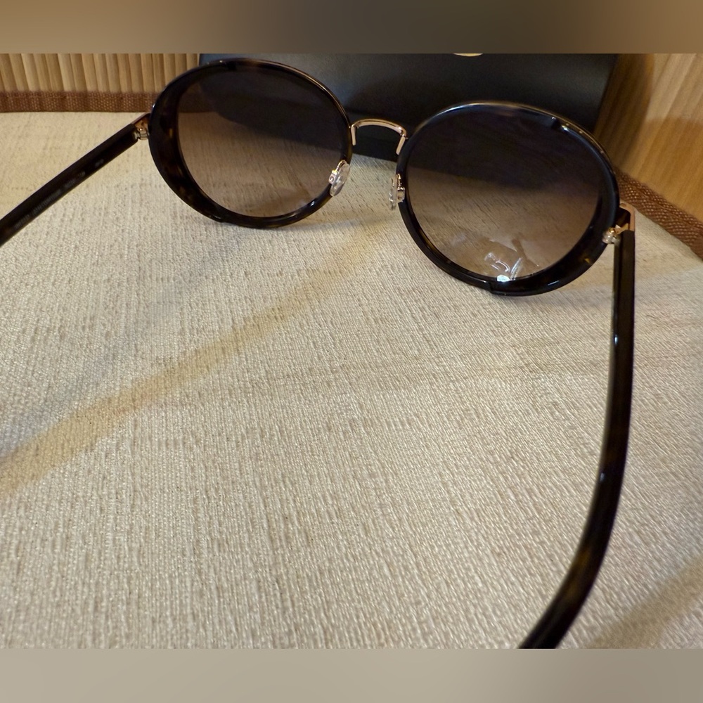 Bebe Tortoise Sunglasses BB7213 (214) with flaws - Picture 3 of 10